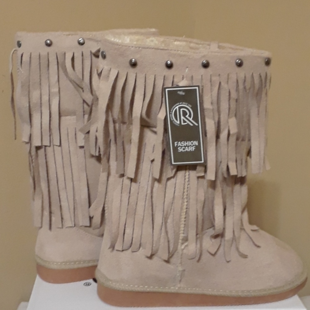 FLASH SALE  Fashion Scarf. -  Warm Furry Boots